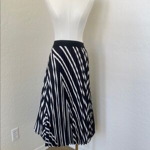 Black and White pleated Midi Skirt
